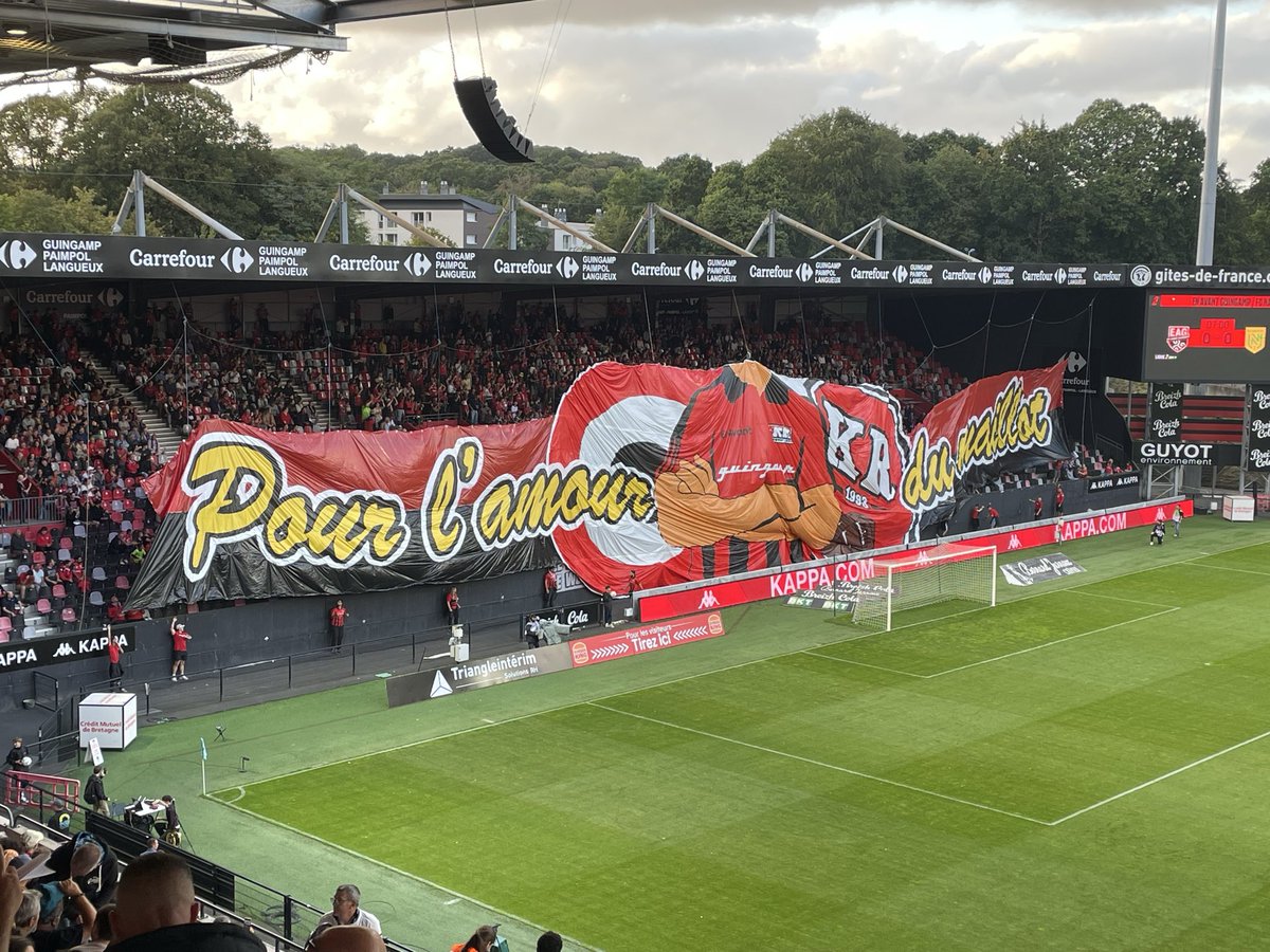 ALaGuingampaise's tweet photo. La création du Kop Rouge pour #EAGFCN https://t.co/PaWja5EBvn