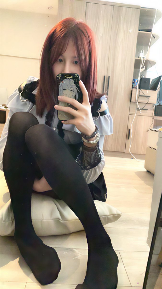 Ruoxiwww's tweet photo. 这是刚染红发时候的照片
颜色很鲜艳
#男娘 https://t.co/wtHIL3ywM8
