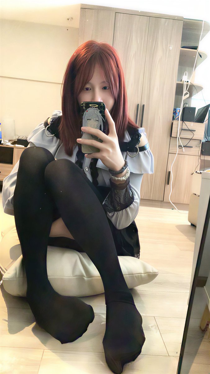 Ruoxiwww's tweet photo. 这是刚染红发时候的照片
颜色很鲜艳
#男娘 https://t.co/wtHIL3ywM8