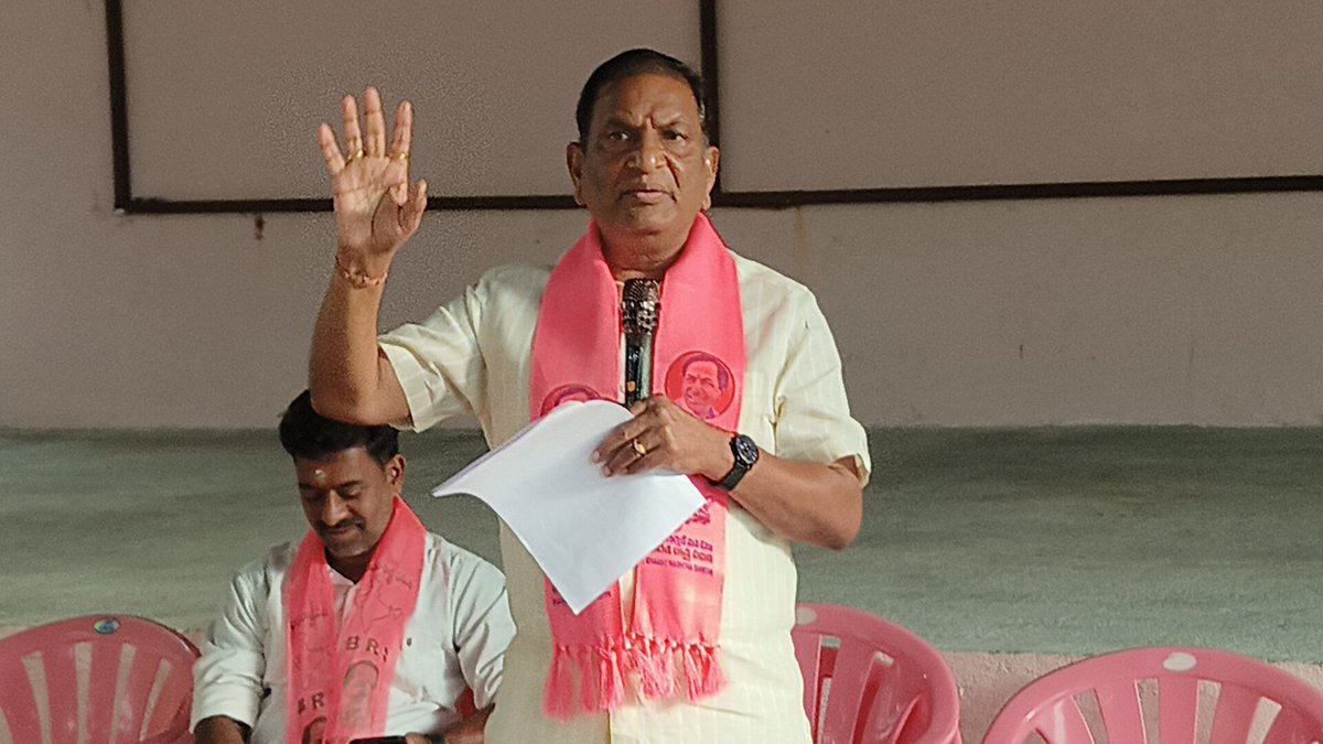 Koppulaeshwar1's tweet photo. తెలంగాణలో కాంగ్రెస్ ప్రభుత్వం అధికారంలోకి వచ్చి 1000 రోజులు పూర్తవుతున్న సందర్భంగా వారి వైఫల్యాలను ఎండగట్టడానికి @KTRBRS ఇచ్చిన పిలుపు మేరకు జగిత్యాల జిల్లా పార్టీ కార్యాలయంలో ధర్మపురి నియోజకవర్గం ముఖ్య నాయకుల విస్తృత స్థాయి సమావేశం నిర్వహించారు.
@ https://t.co/tL2k2D8Kjp