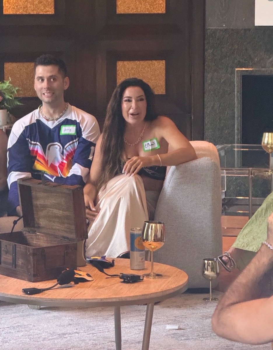 keeshfests's tweet photo. She had a cunty little top and a bag of cocaine and said I’m going to make Big Brother history https://t.co/2fZmUuBShS