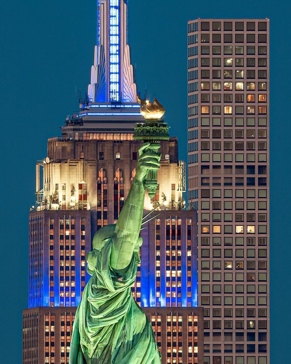 NatureRoot88's tweet photo. New York, new york https://t.co/Oi5fErRGcw