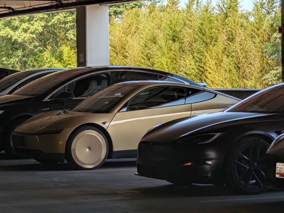 TeslaMaryland's tweet photo. Tesla Rockville Event in Full Effect!! 
End of Summer Madness!! 
Thanks to All that Attended!! 

@Tesla @borkowskirobert @jcadman22 @Jeff_D_Taylor @1qu1cky @mdvolt https://t.co/QXpgEsneGh