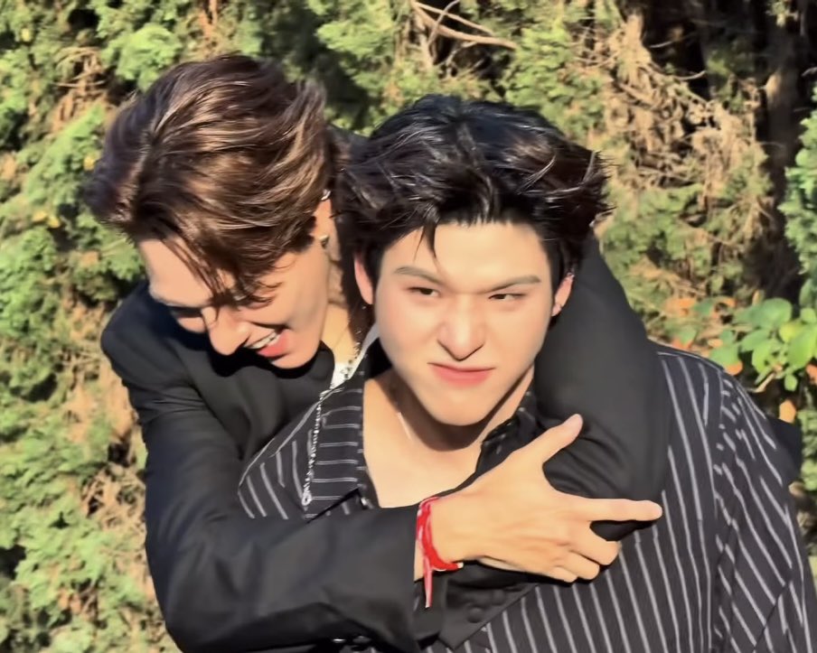 mamiini_'s tweet photo. แผ่นหลังที่พวกเธอหวีดกันน่ะหรอ ของจั๊นย่ะ https://t.co/6gh06bOXKi
