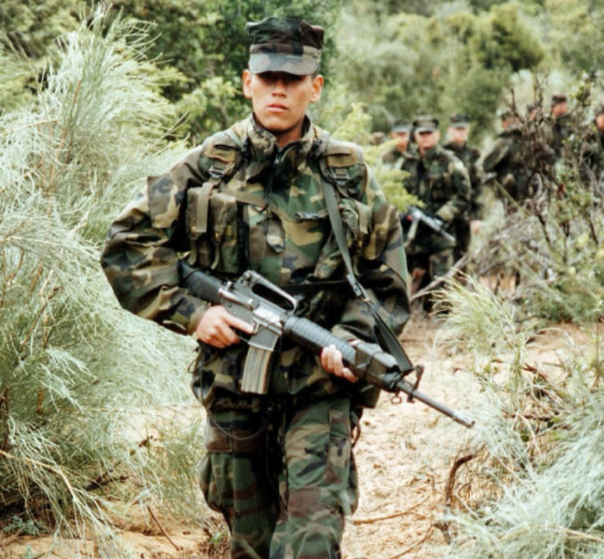 PakYule's tweet photo. TLBV 각보소 ㄷㄷ
A Marine of Battalion Landing Team 3/2 of the 26th Marine Expeditionary Unit, during a joint exercise in Tunisia, April 1998. https://t.co/vWI91kpIke