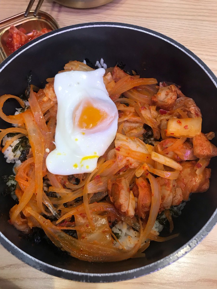 SrcDmrq's tweet photo. Craving warm, cheesy Kimchi Fried Rice tonight This Korean comfort bowl packs tangy fermented veggies, crispy rice bits and gochujang kick—pure cozy bliss for any foodie! https://t.co/tURJAPqS8I