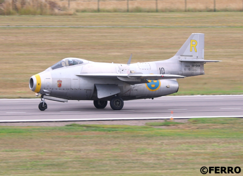 Gibdan1's tweet photo. Swedish Historic Flight SAAB J29F Tunnan - SE-DXB / 29670 / 10-R at Linkoping Malmen AB for the 100th Anniversary of the Swedish AF #aviation #usaf #avgeek #haveglass #planespotting #planes
@air_intel
@scan_sky
#aviationphotography https://t.co/qIq0comJpy