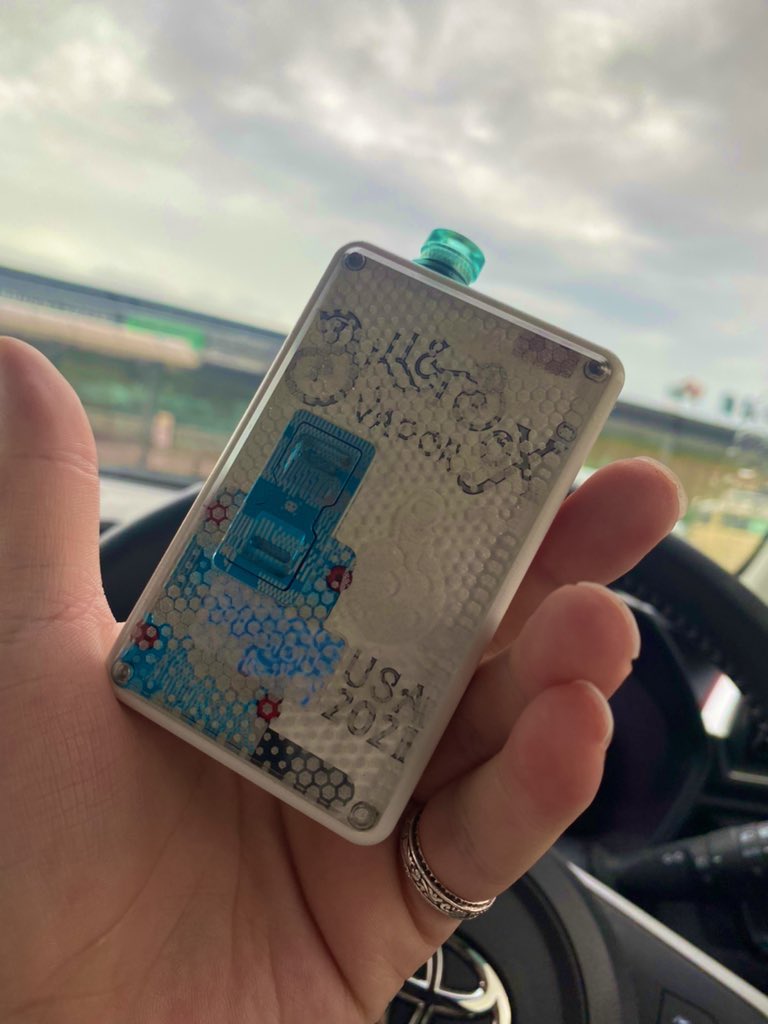 h_a_l_vape's tweet photo. 【急募】
Vapeユーザーに質問です
BilletBoxを長年使っていましたが、リキッドをぶちまけてしまい清掃しようとした所、スクリーンの線？が剥がれてしまい画面が映らない状態です
自分で修理しようにも、BBの修理方法や基盤の交換方法が分からない為どなたかBBの修理に詳しい方を探してます
↓ https://t.co/GBb8Rx9UDJ