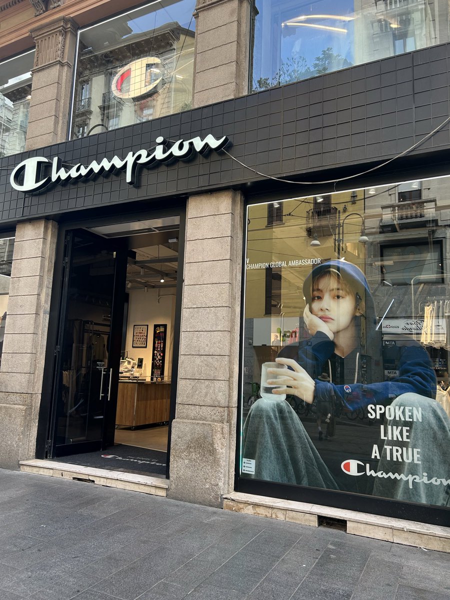 Ele08483358's tweet photo. Oggi a Milano❤️
#TAEHYUNGxCHAMPION
#VxCHAMPION https://t.co/el9RHa9Po6