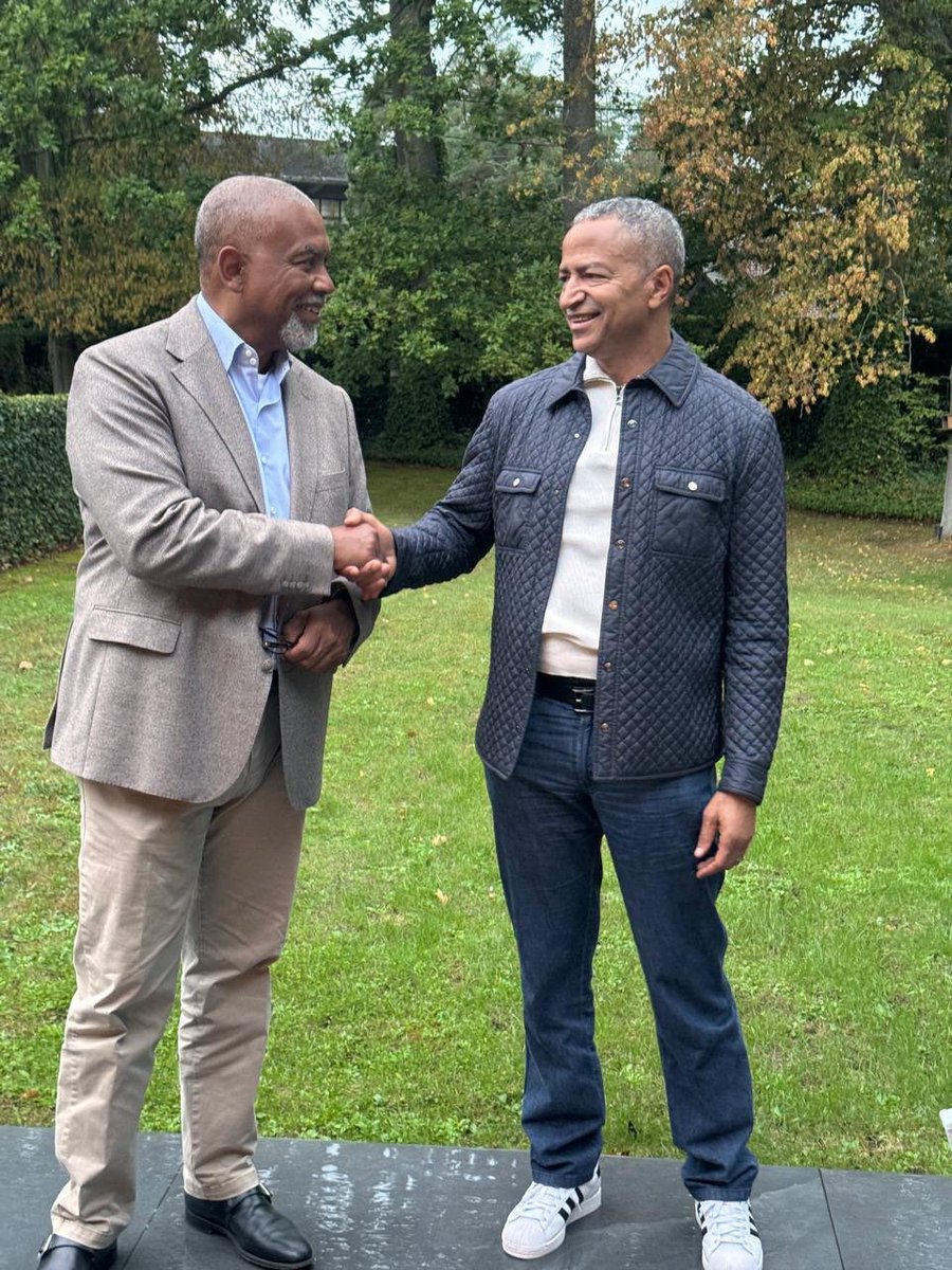 KatangaCynthia's tweet photo. Le président @moise_katumbi avec le grand @KamitatuEtsu ❤️🙏🏽 ✅
@Ensemble_MK https://t.co/yzAQriK8HC