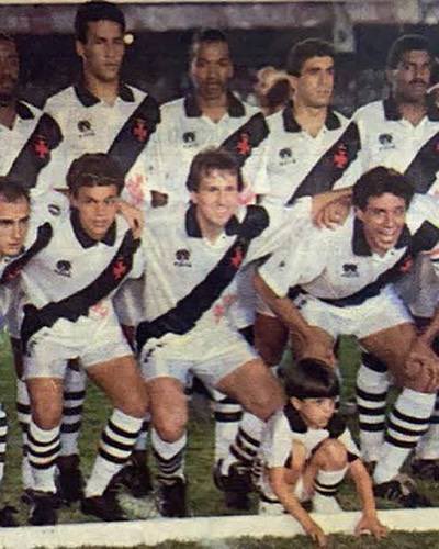 EuSouVascaino_'s tweet photo. Tadinho do Zico, fez a carreira no recém criado clube de regatas do flamengo, time até o momento sem qualquer expressão nacional ou internacional e como fundou o clube tem que fingir que torce pra eles pra sempre. 

Um grande Vascaíno, que mesmo com tudo que fez e conquistou só foi feliz quando finalmente vestiu a camisa do Vasco.