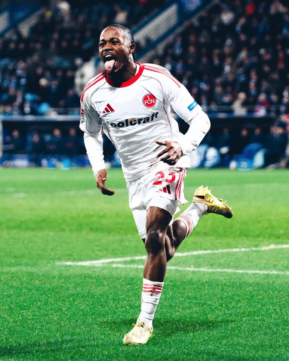 tipster_lc's tweet photo. Mais um golaço de Ali Zoma.

Nível extremamente alto, inacreditável ir pra mais uma temporada de Bundesliga 2. Assim como Tzolis na época do Dusseldorf, Zoma é completamente acima do nível da liga. Se ficar, Nurnberg é um seríssimo candidato ao acesso! https://t.co/vfUGfOKb8T