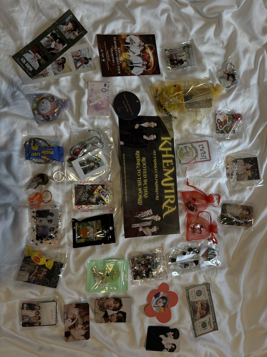 sapphlune's tweet photo. tysm to everyone for blessing me with their cute freebies iltsm 🥹 https://t.co/emUjqq4bnQ