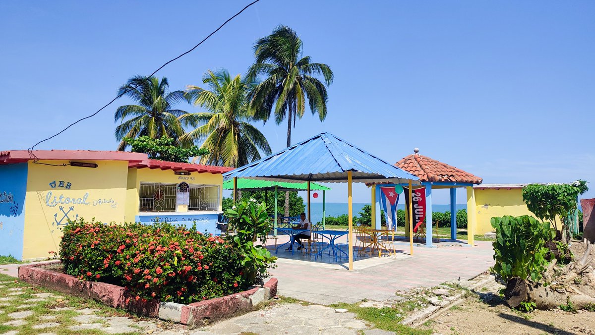 BeltranReynier's tweet photo. 🎈🎉🇨🇺🤗El complejo Litoral de #Manzanillo fue el lugar escogido para el cierre de la etapa estival 2026 #VeranoConMiGente. Ofertas culturales y gastronómicas para nuestra gente. #ManzanilloDeTodos https://t.co/lftV6wyCpa