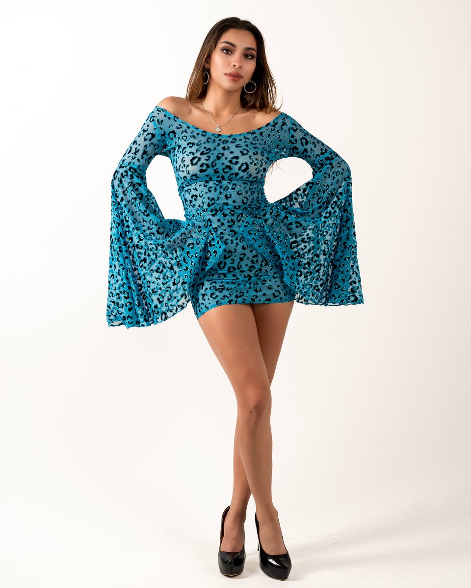 TerezaSuessman's tweet photo. Dramatic sleeves 
https://t.co/TBXmj7Q92u https://t.co/Hrjmz9U3Q4