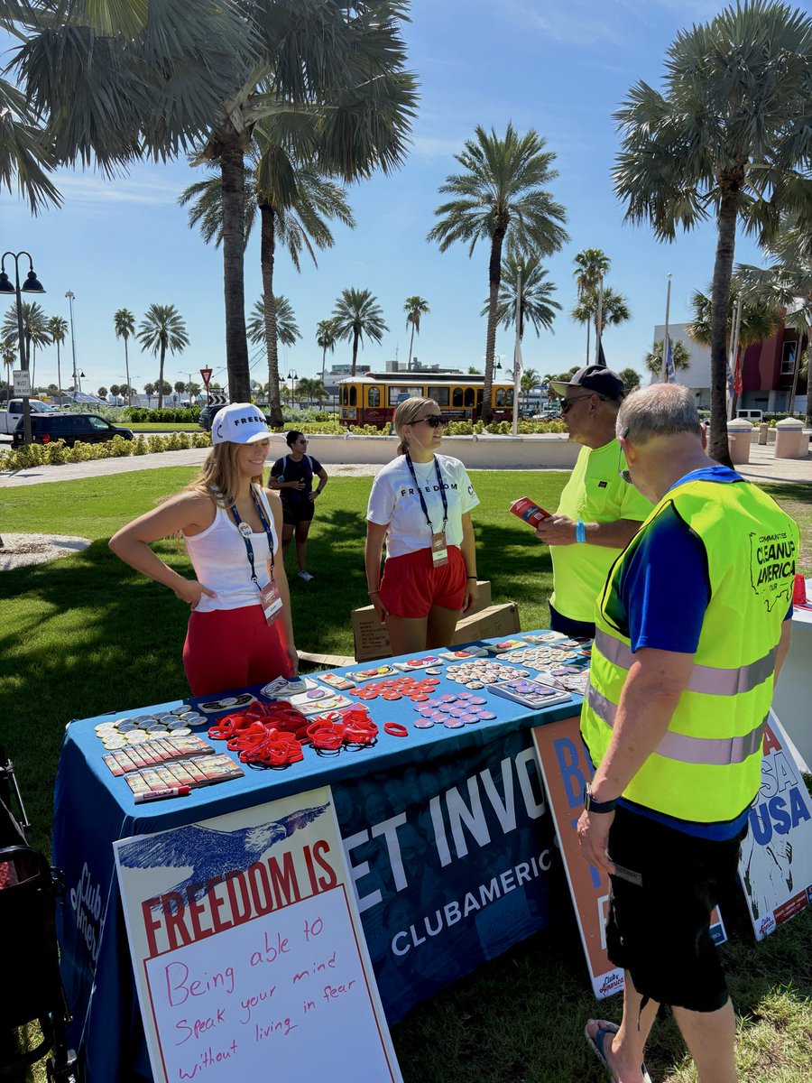macyfrou's tweet photo. @TP_Communities BEACH CLEANUP AND FAIR🔥🔥 Such a successful day, we’re getting Club America out there! 

Thanks to Osceola HS chapter for helping out today! 🇺🇸🍊@tpusastudents @TPUSA @AWatsonOLY https://t.co/dCYTs9k6sB