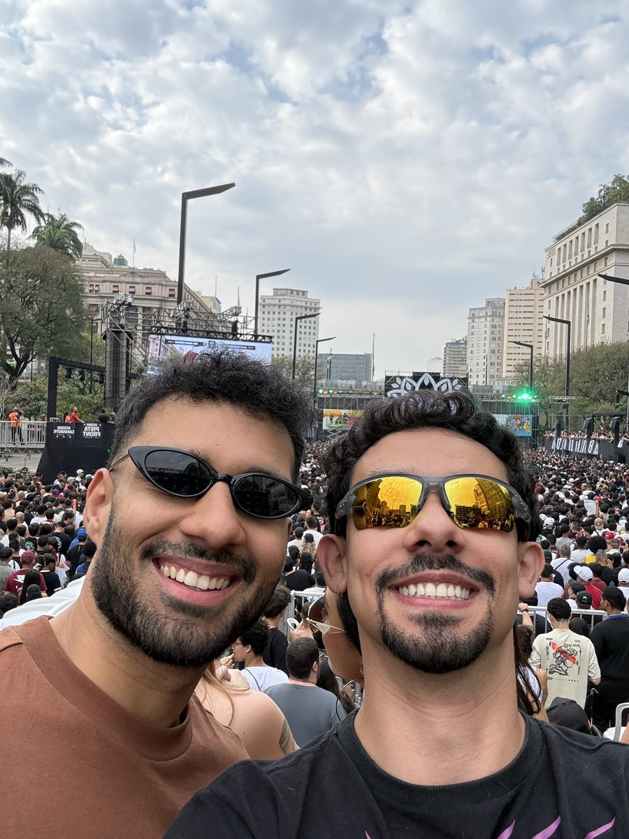 brucerlol's tweet photo. MARCANDO PRESENÇA NA BDA 10 ANOS COM O VOVO @Absoluttlol 🔥🔥 https://t.co/ajkvF2FGeJ
