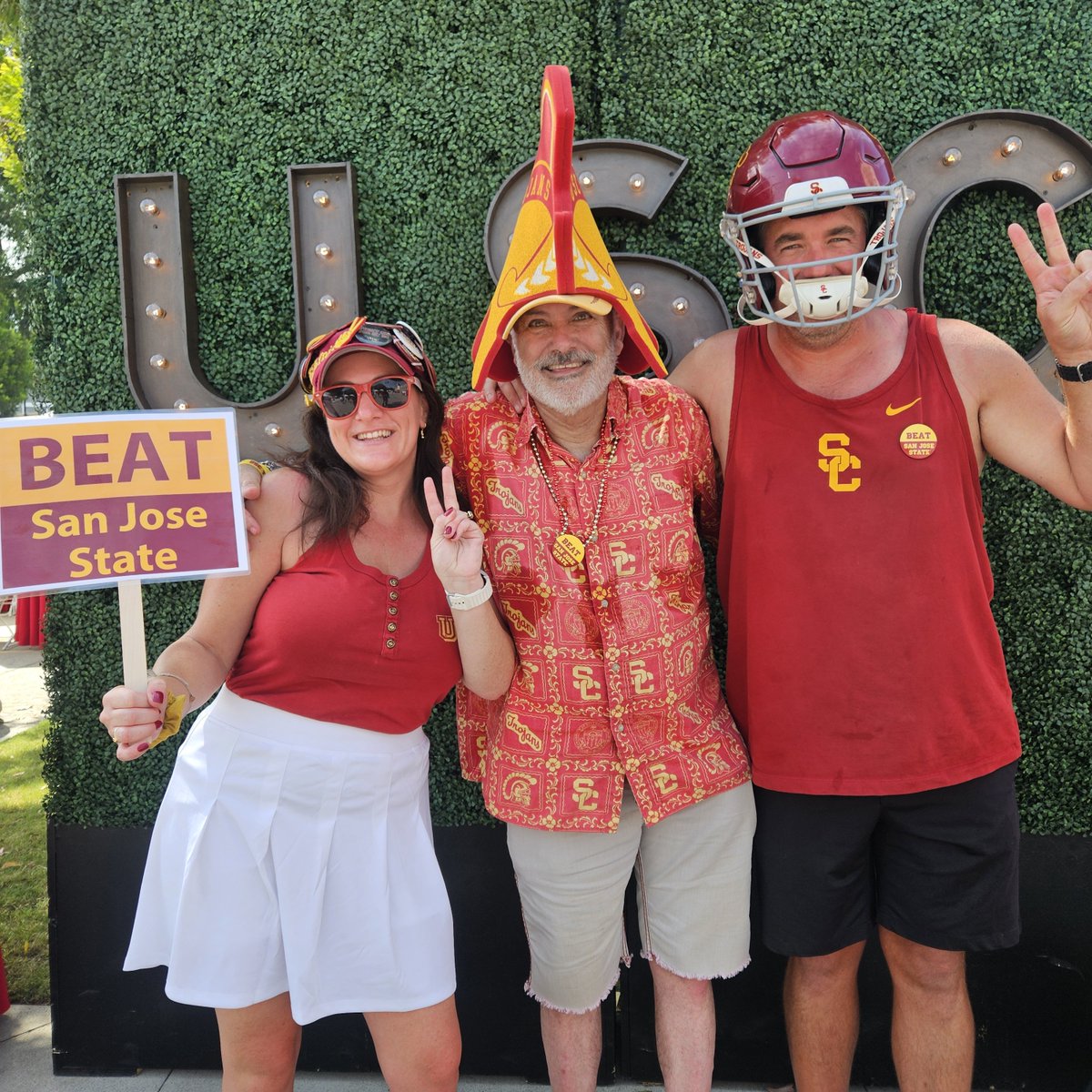 califjamie's tweet photo. #uscselfie https://t.co/wyaO7HDa9Y