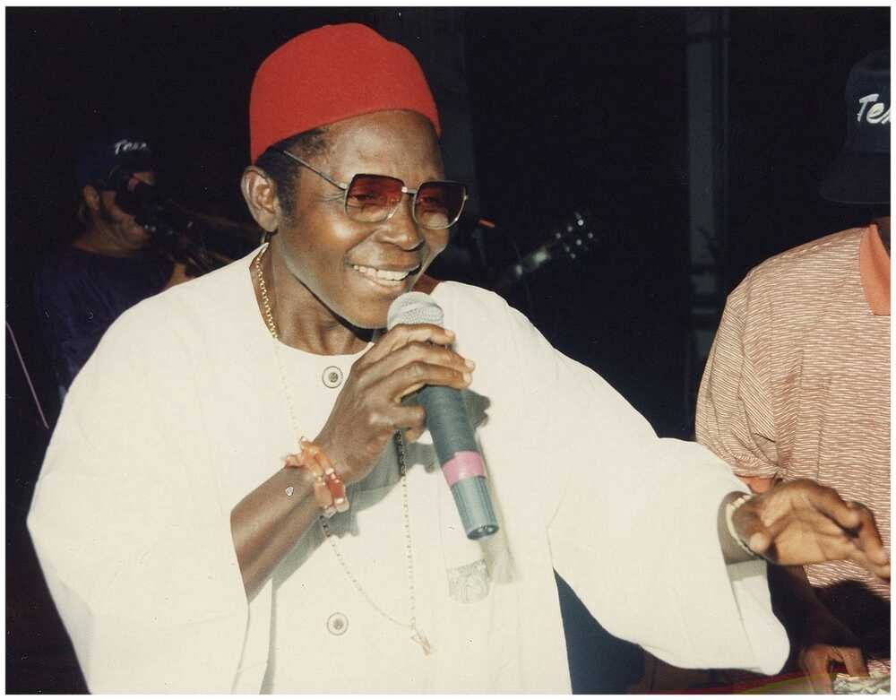 PulseNigeria247's tweet photo. Chief Osita Osadebe's "Kedu America" (1996) remains one of the best albums in Nigerian music.

It gave us timeless classics like:
- Osondi Owendi
- Nwanem Ebezina
- Ka-Anyi Jikota
- Agbalu Aka Na Azo Ani

Still hits nearly three decades later. 🔥

What's your favourite track? https://t.co/mwqo0zrNmJ