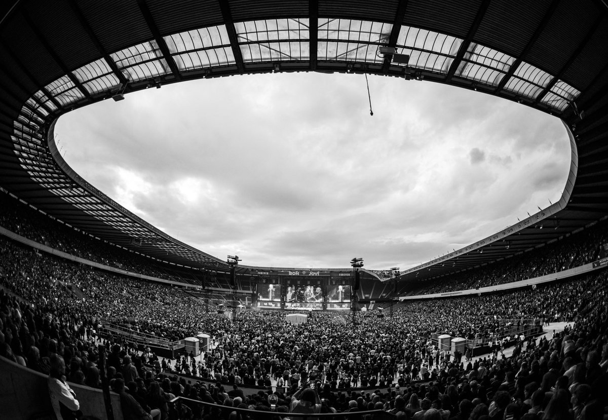 BonJovi's tweet photo. What a way to get things rolling, Edinburgh!! THANK YOU for one hell of a welcome back 🏴󠁧󠁢󠁳󠁣󠁴󠁿 https://t.co/Ydh6J9ZLKH