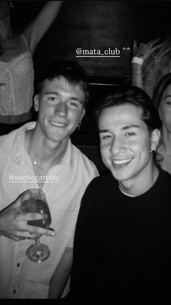giamilaupdates's tweet photo. 📲 | ESPERAMOS EL LUNES CON ANSIAS... 👀✨
giani odoguardi anoche de fiesta junto a nacho garcia en mata club!!

— vía ig story de gian ⭐ https://t.co/Mx5PdPkE5D