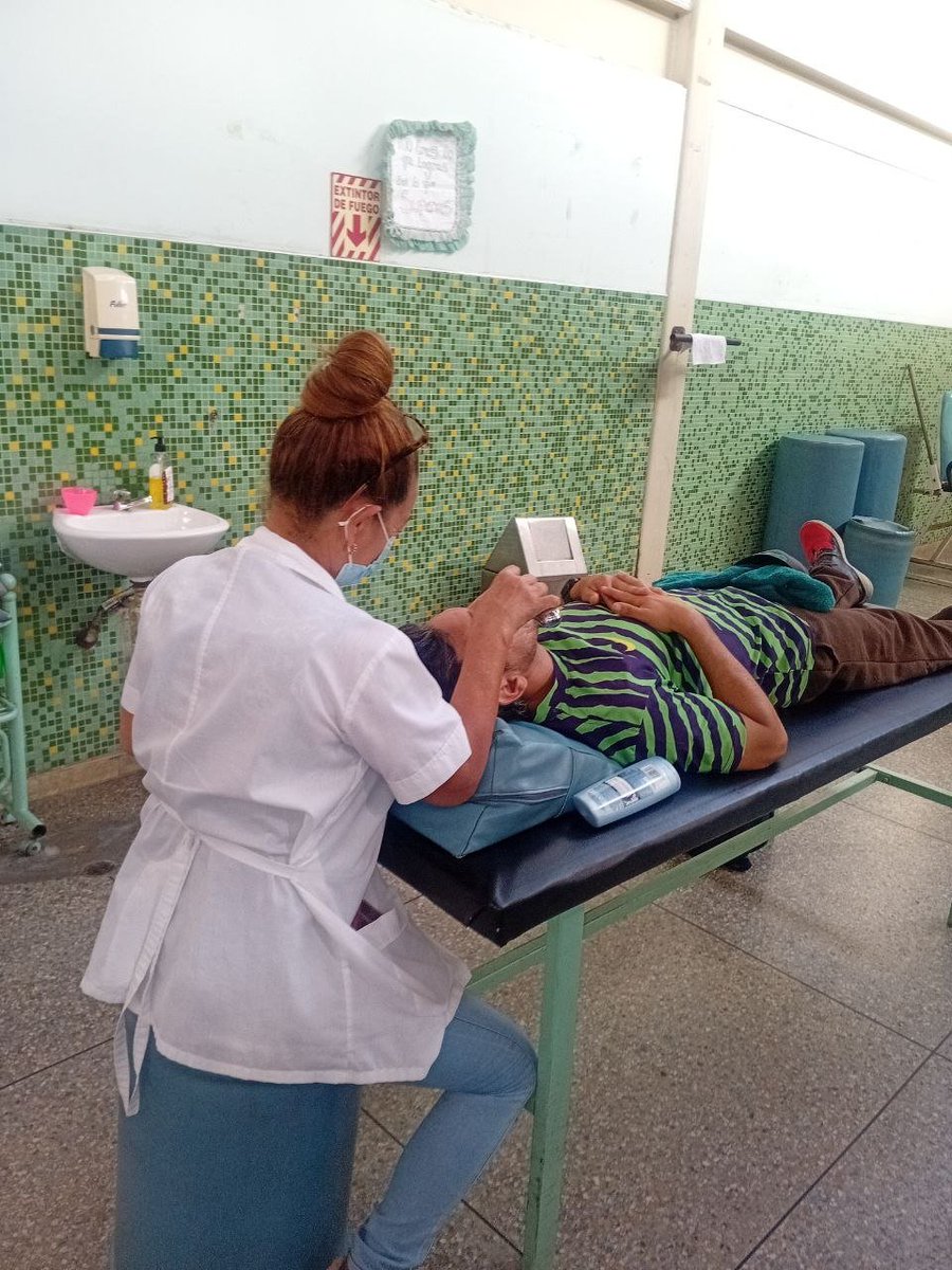 LAR_2025's tweet photo. En la Sala de Rehabilitación Los Gayones Bararida perteneciente al municipio larense Iribarren se brindan servicios de máxima calidad y dedicación, dónde ponderan los valores éticos y profesionales que acreditan a nuestra Misión en tierras de Chávez y Bolivar. #CubaCoopera ✍️🇨🇺 https://t.co/CGHZDKXKLo