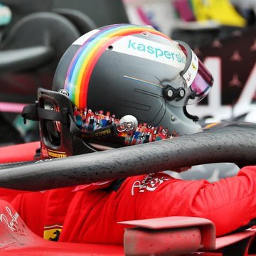 1991LECLERC's tweet photo. @Midasz_1 Na Arábia Saudita ele promoveu uma corrida de kart só com pilotas mulheres e usou um capacete escrito race4women, também usou um tênis em apoio à comunidade. No Turquia, no Bahrein, no Qatar…. https://t.co/OxwZ4GF9Yp