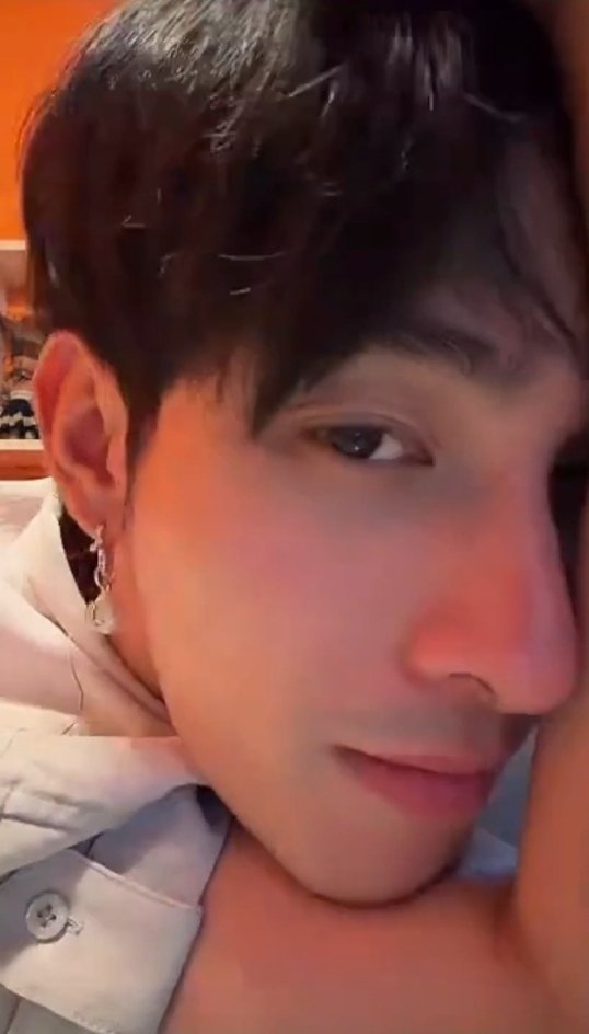 hheeyyaa's tweet photo. just imagine this being your pov

you have THE He Yanzhao looking at you with this yearning eyes 🚬🚬🚬🚬🚬

#HeYanzhao #XiZhao https://t.co/JCaYVCDdVa