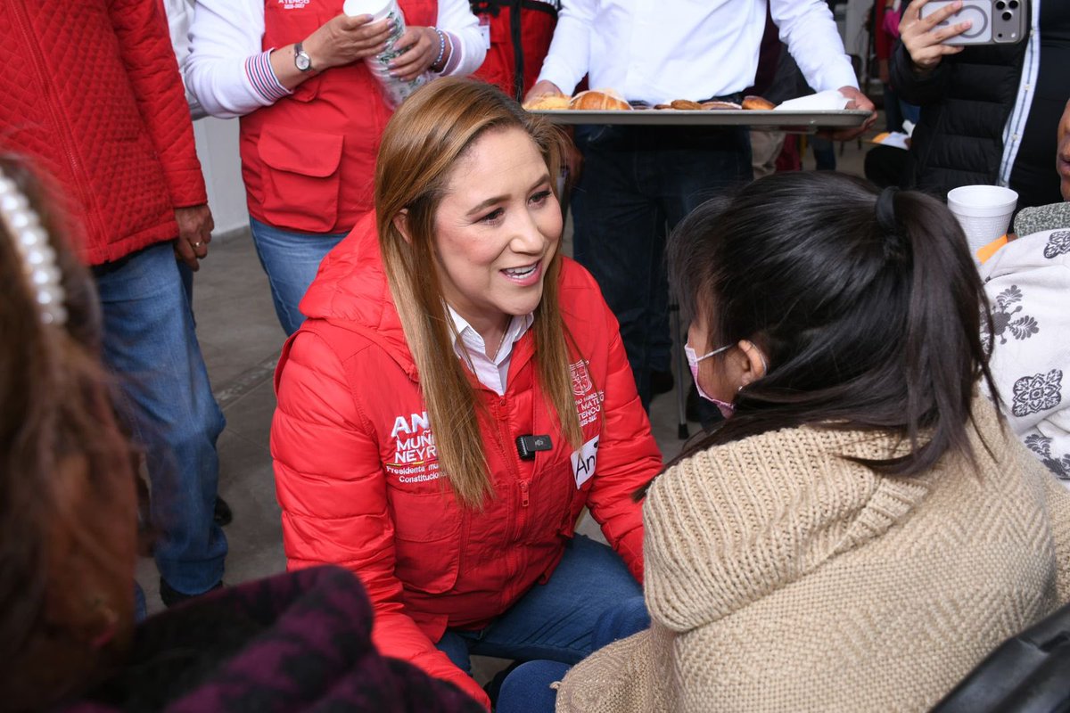 Anaamunizneyra's tweet photo. Este sábado, en las instalaciones del @DIFSMA y en compañía del presidente honorario @oscarfmuniz, realizamos las primeras consultas de valoración oftalmológica a más de 400 vecinas y vecinos en la gran Jornada Gratuita de Cirugía de Cataratas; nuestra intención es brindarles la oportunidad de recuperar claridad en su mirada, cuidar su salud y mejorar su calidad de vida. 👁️❤️
