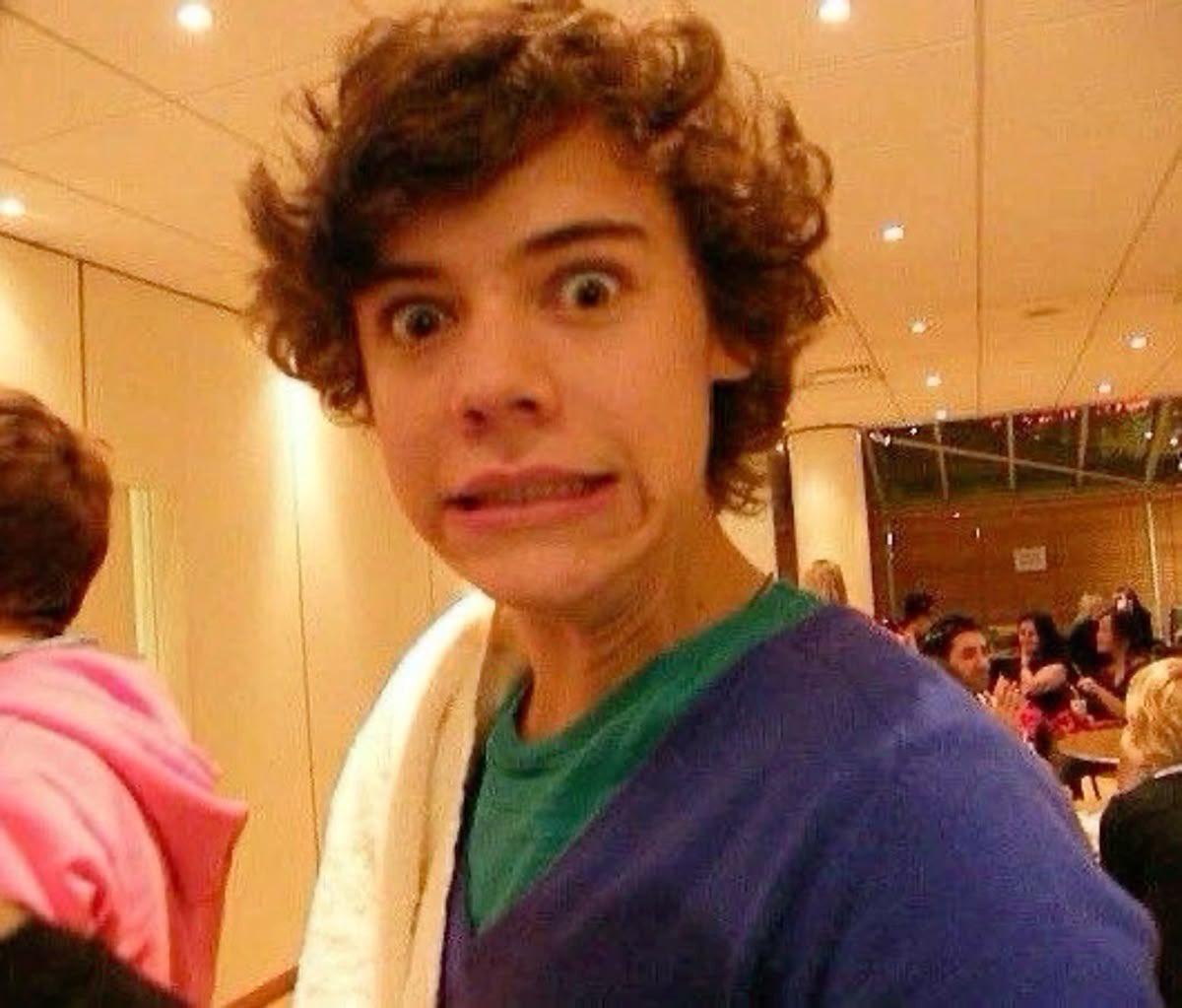 hsloove's tweet photo. meu passatempo preferido ficar no pinterest achando fotos do harry #harrymania is never over https://t.co/E1lpVYINjF