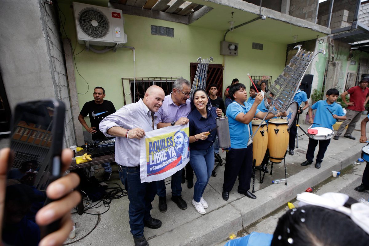 ArturoJEscala's tweet photo. 📰 Jornada de territorio y participación ciudadana en el Guasmo Central

Compartimos el Enlace Ciudadano #472 junto a dirigentes y moradores de la Cooperativa Paquita Guillén, escuchando de cerca sus necesidades y propuestas.

🤝 Nos acompañaron la Ing. Sofía Espín, candidata a la Prefectura del Guayas, el concejal Ab. Arturo Escala y candidatos a concejales del Distrito 1.

📍 Paquita Guillén – Guasmo Central, Guayaquil.

#EnlaceCiudadano472 #GuasmoCentral #PaquitaGuillén #Guayaquil @SofiaEspinRC @FioYcaza @aquilesalvarez @MashiRafael @Rauli_Chavez @taticoronelf