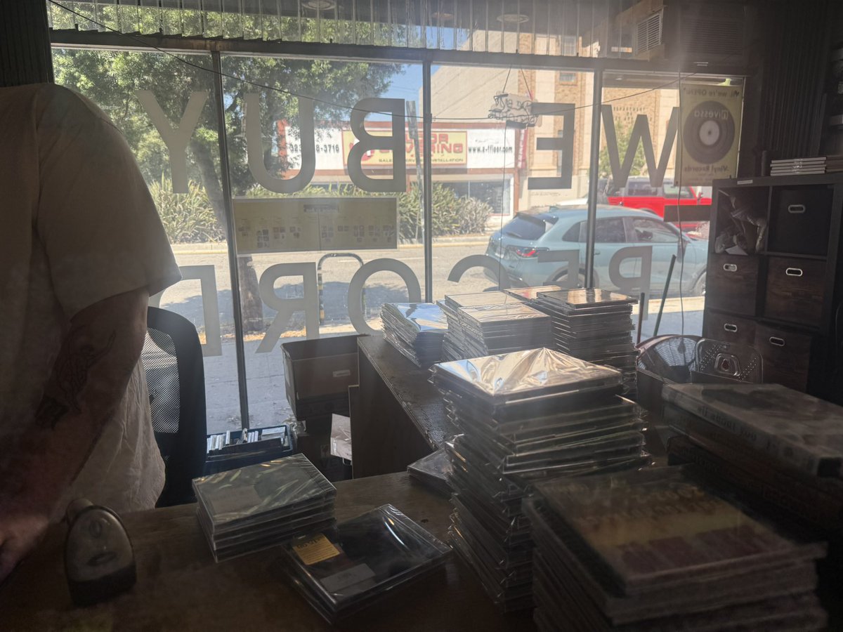 FousheeLive's tweet photo. cd haul https://t.co/PuUtzoNGQD
