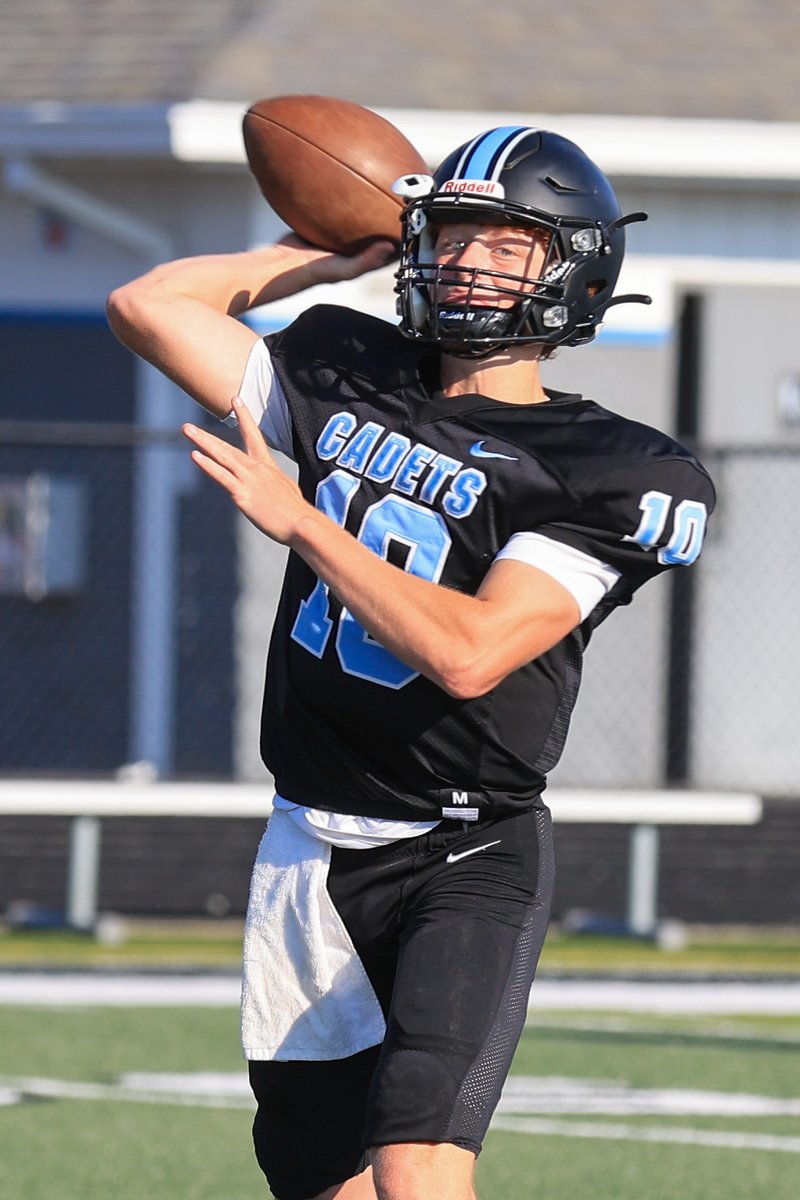 Pathfindar's tweet photo. I covered the Cascade vs Danville high school football. Danville gained a 34-21 victory. See the pictures and story at Indy Star. https://t.co/caxEDF0HCz