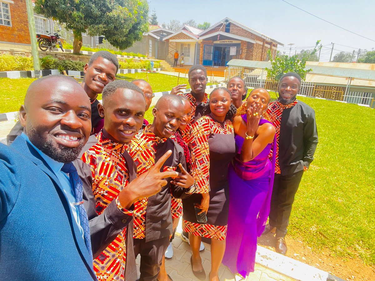 stkizitochr_mak's tweet photo. Today we were graced with the opportunity to attend the wedding of one of our great alumni of St.Kizito Annita. We wish Annita and Cosmas a happy married life 🙏🏼🙏🏼 https://t.co/jEnTceqHqO