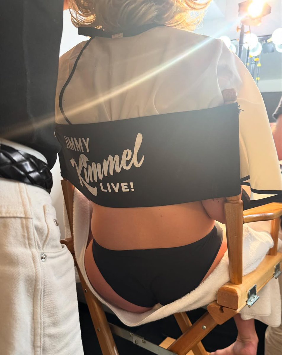 bestofpugh's tweet photo. remember when florence pugh… https://t.co/4hdtnGukiU