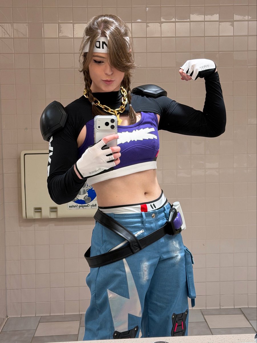 SquikoTV's tweet photo. 2 WEEKS UNTIL BLIZZCON AHHHH!!! I’ll be cosplaying le sserafim Brigitte but with a wig and the rest of her armor this time!!! SO EXCITED 😺😺😺🕺🕺🐎🐎🐴 https://t.co/FJKke9MaQD