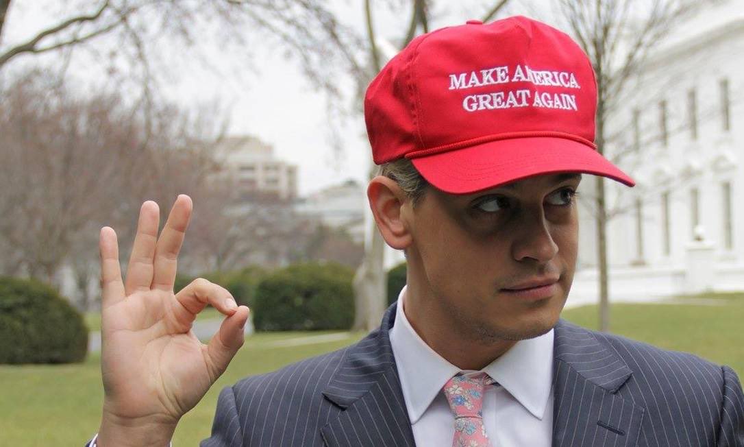 Brevesdepresse's tweet photo. ⚡️🇺🇸FLASH - Fervent soutien de l’#ICE et des déportations massives, l’influenceur britannique d’extrême droite Milo #Yiannopoulos a été arrêté par l’ICE, après avoir dépassé la durée de séjour autorisée aux #USA. Détenu par l’agence, il a ensuite été expulsé vers le Royaume-Uni… https://t.co/1zMDwqO2jc