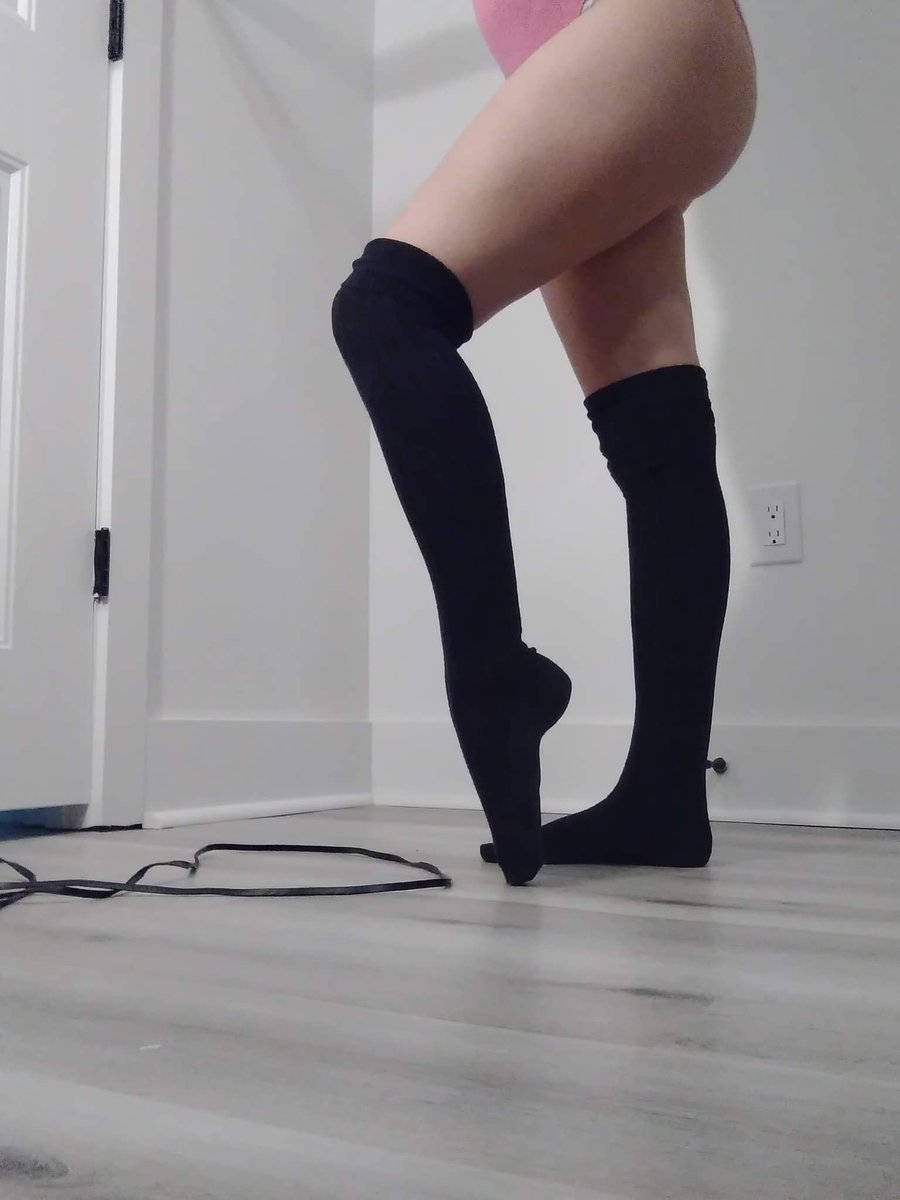 GGoddess22's tweet photo. Thick thighs save lives but they don't save your wallets they OWN THEM. 

•Findom•Finsub•Finbrat•Bratty https://t.co/7uxhybWLAt