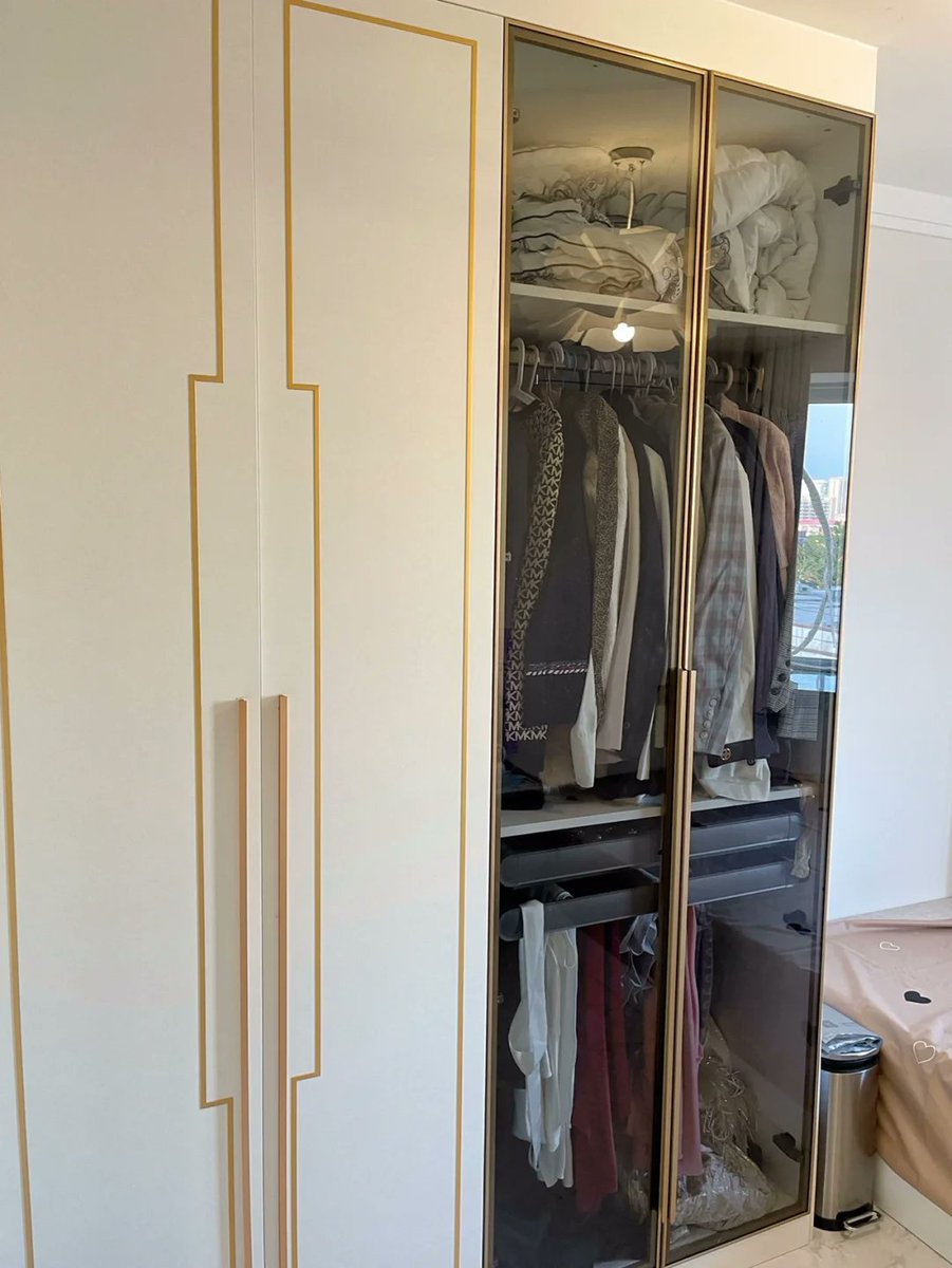 Dayana_Loviu's tweet photo. Cleared out my closet this weekend – donated 12 gently used items I haven’t touched in over a year. Less clutter, more headspace, and a win for charity!  #Declutter https://t.co/On49eYoAJw