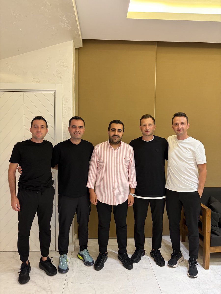 SeyithanEkin's tweet photo. Samsunspor’umuzun Fenerbahçe ile oynayacağı maç için şehrimize gelen Süper Lig hakemlerimizden Sayın Yasin Kol ve kıymetli yardımcı hakemlerimiz misafirimiz oldular ayaklarına sağlık.. https://t.co/p4PwvwrqPo