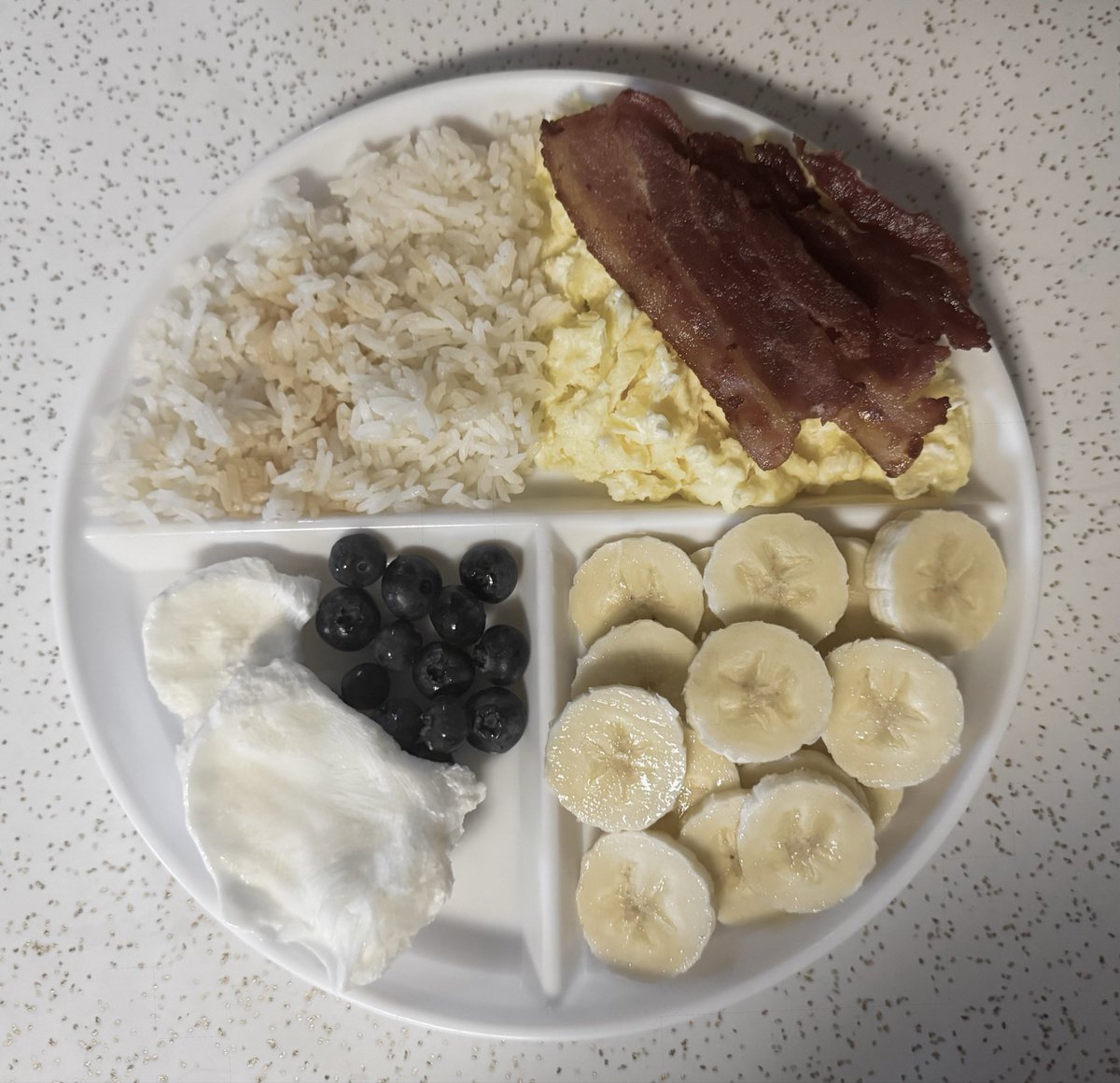 genuslepus's tweet photo. breakfast today https://t.co/wnQmPh87nX