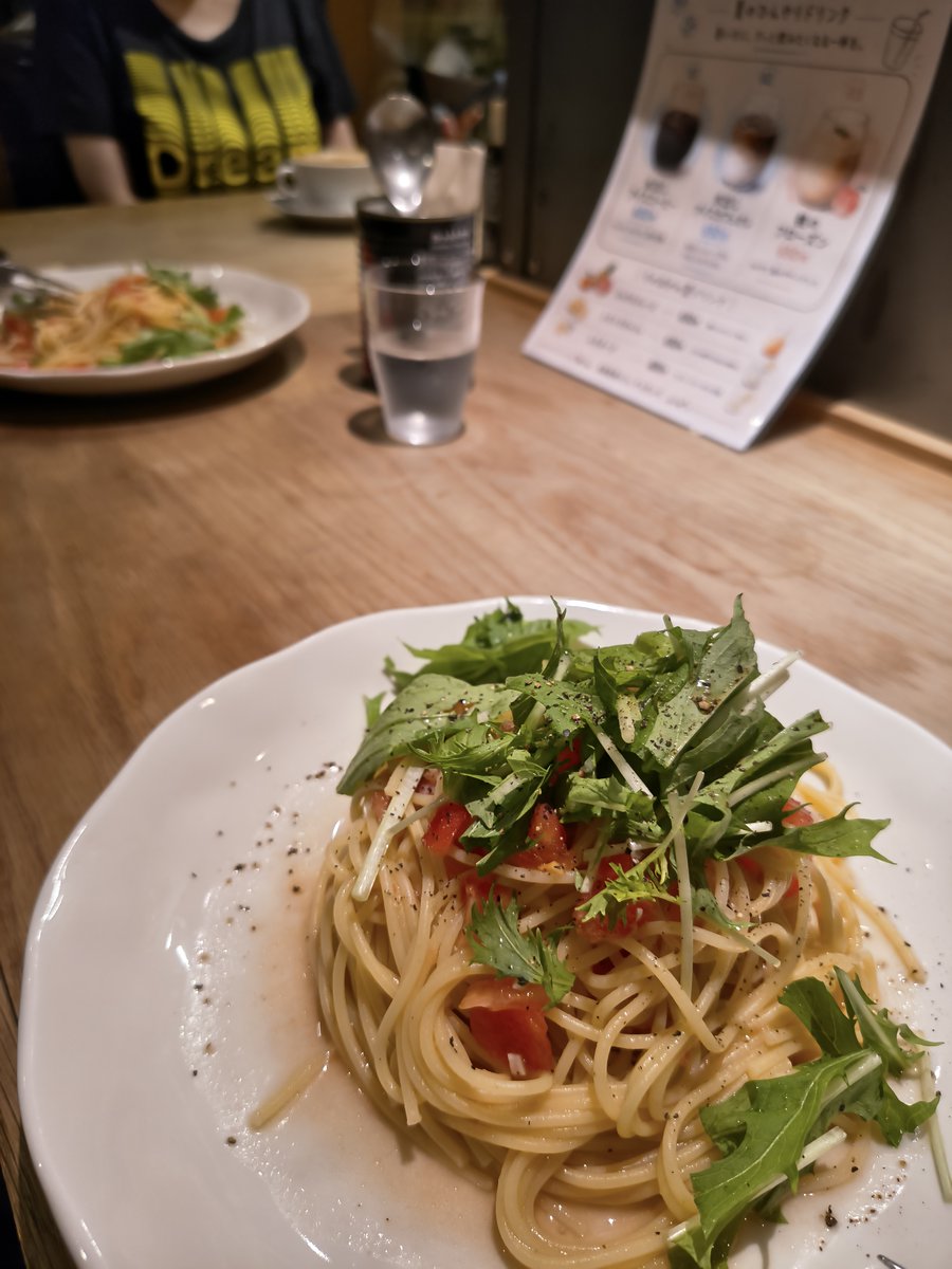 ciaoppe_ec's tweet photo. 毎週金曜日はチャオッペの「ナイトカフェ」の日。
15時〜22時まで営業しています。
週替わりの限定パスタや冷たいビール、そして夜にぴったりのカフェインレスコーヒーをご用意してお待ちしております。
がんばった一週間の締めくくりに、やさしい夜を過ごしにきませんか？
#夜カフェ #大阪グルメ https://t.co/bcD3vLqqeh
