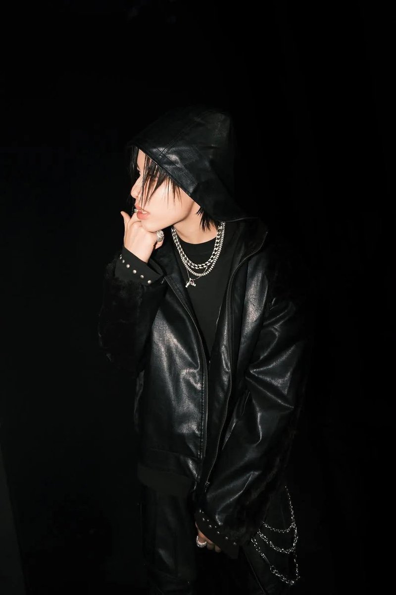 moon_ren17's tweet photo. ~🔥🖤

#루이 #LOUIS #롱샷 #LNGSHOT https://t.co/1aIAF8kUa7