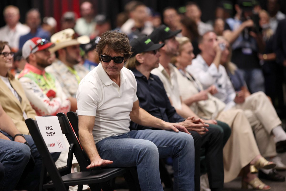 hsufhkshndk11's tweet photo. Tom Cruise attends the drivers meeting prior to the NASCAR Cup Series Coke Zero Sugar 400 at Daytona International Speedway 

29/08/26 https://t.co/wk4eD6v4gJ