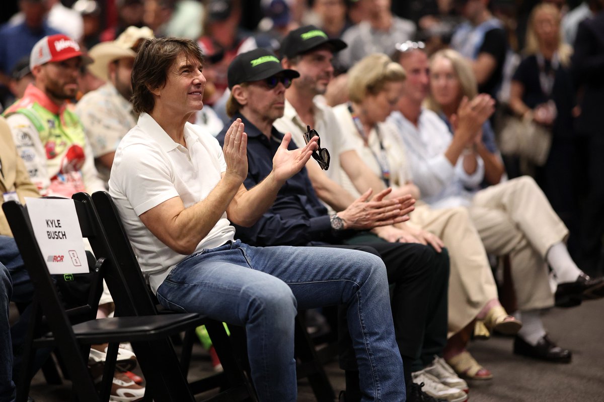hsufhkshndk11's tweet photo. Tom Cruise attends the drivers meeting prior to the NASCAR Cup Series Coke Zero Sugar 400 at Daytona International Speedway 

29/08/26 https://t.co/wk4eD6v4gJ