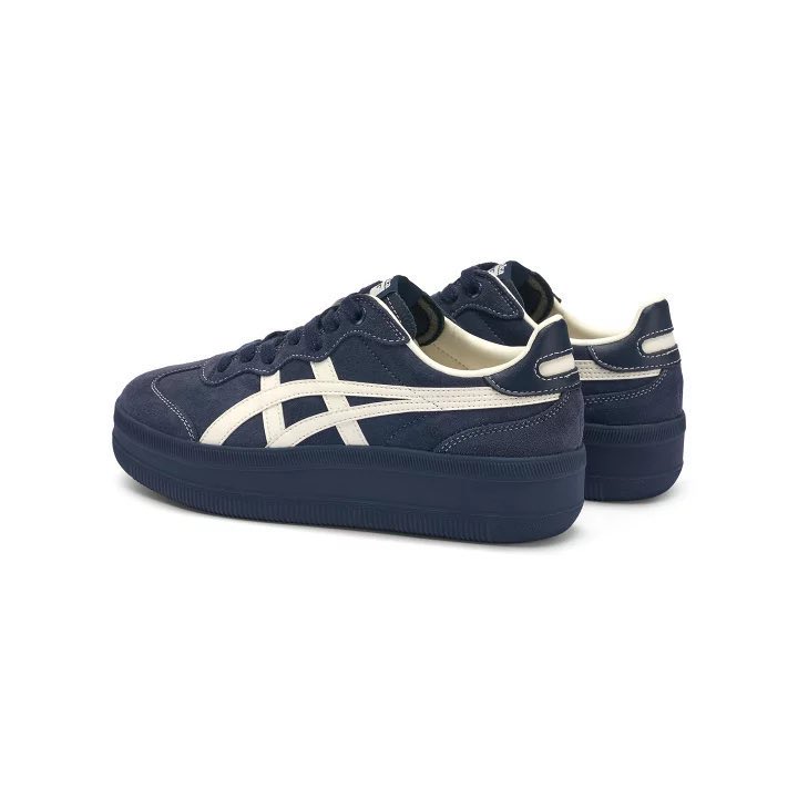 kutsu__________'s tweet photo. ミル��ネイビー配色のOnitsuka Tiger流石に可愛すぎる、。 https://t.co/pxOr5W3qRy