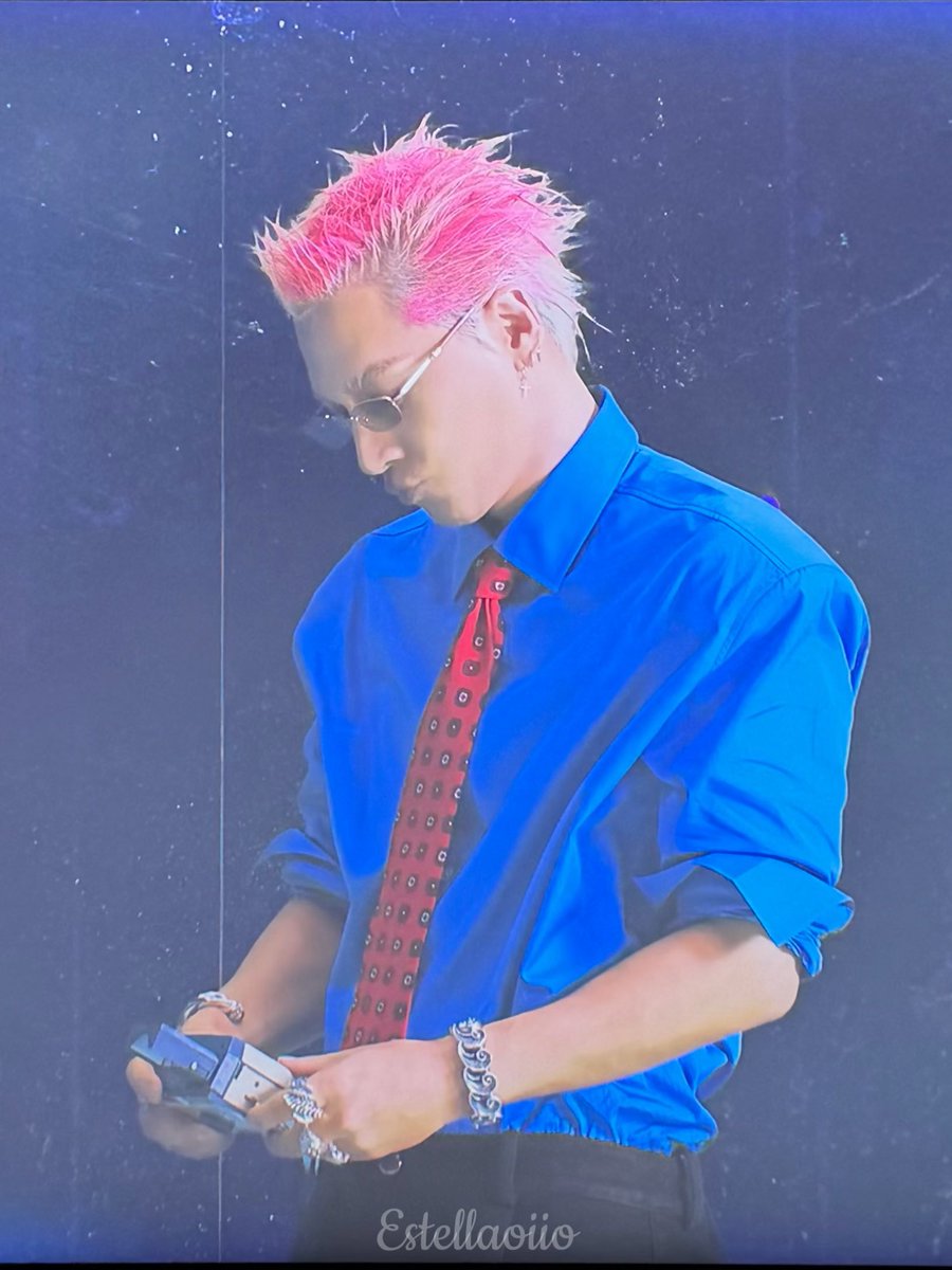 estellaoiio's tweet photo. 오빠 표정 너무 귀여워 🫠

#태양 #TAEYANG #동영배 https://t.co/EnvrjkLrXe