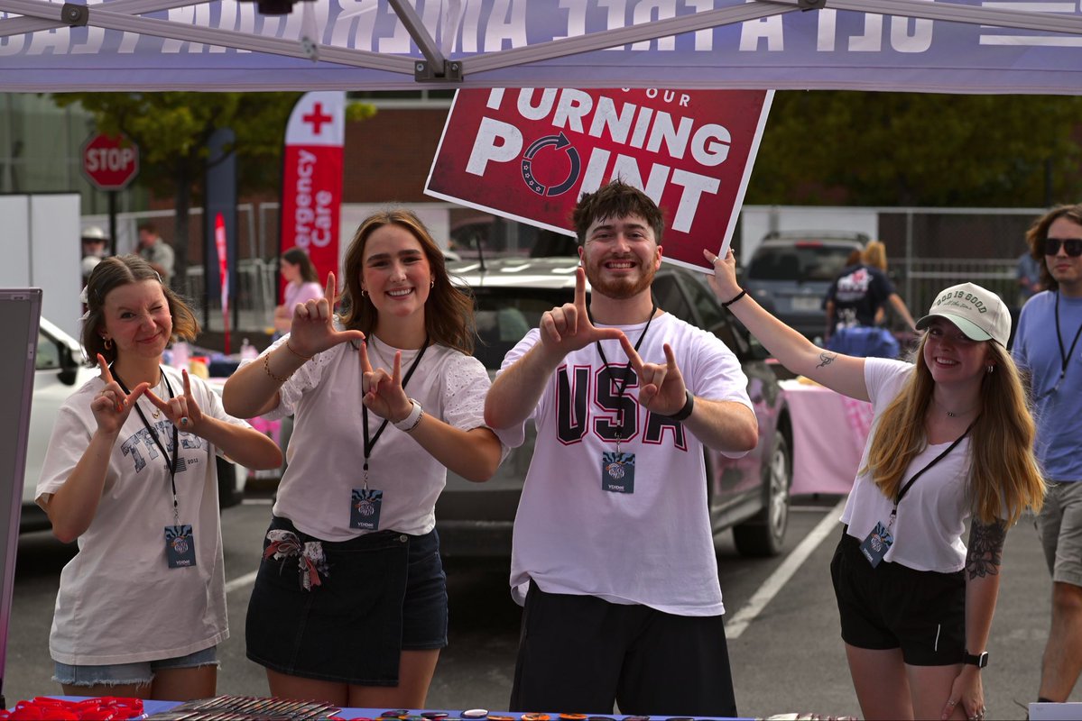 laurelcmarsh's tweet photo. 900+ sign-ups in 5 hours…🤯🦅🇺🇸

Liberty University didn’t just show up — they showed OUT.

The energy, the excitement, the hunger to get involved… it was next level.

PS: Sparky says socialism sucks!

GO FLAMES! ❤️🦅 https://t.co/cPv8ac3YOl