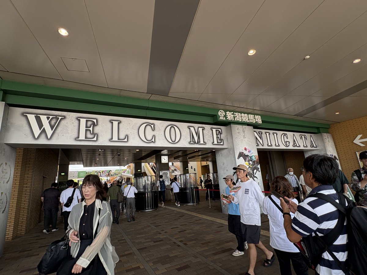 osada_1021's tweet photo. 新潟着弾！
そして新潟競馬場到着！ https://t.co/0C5SGTFi7w