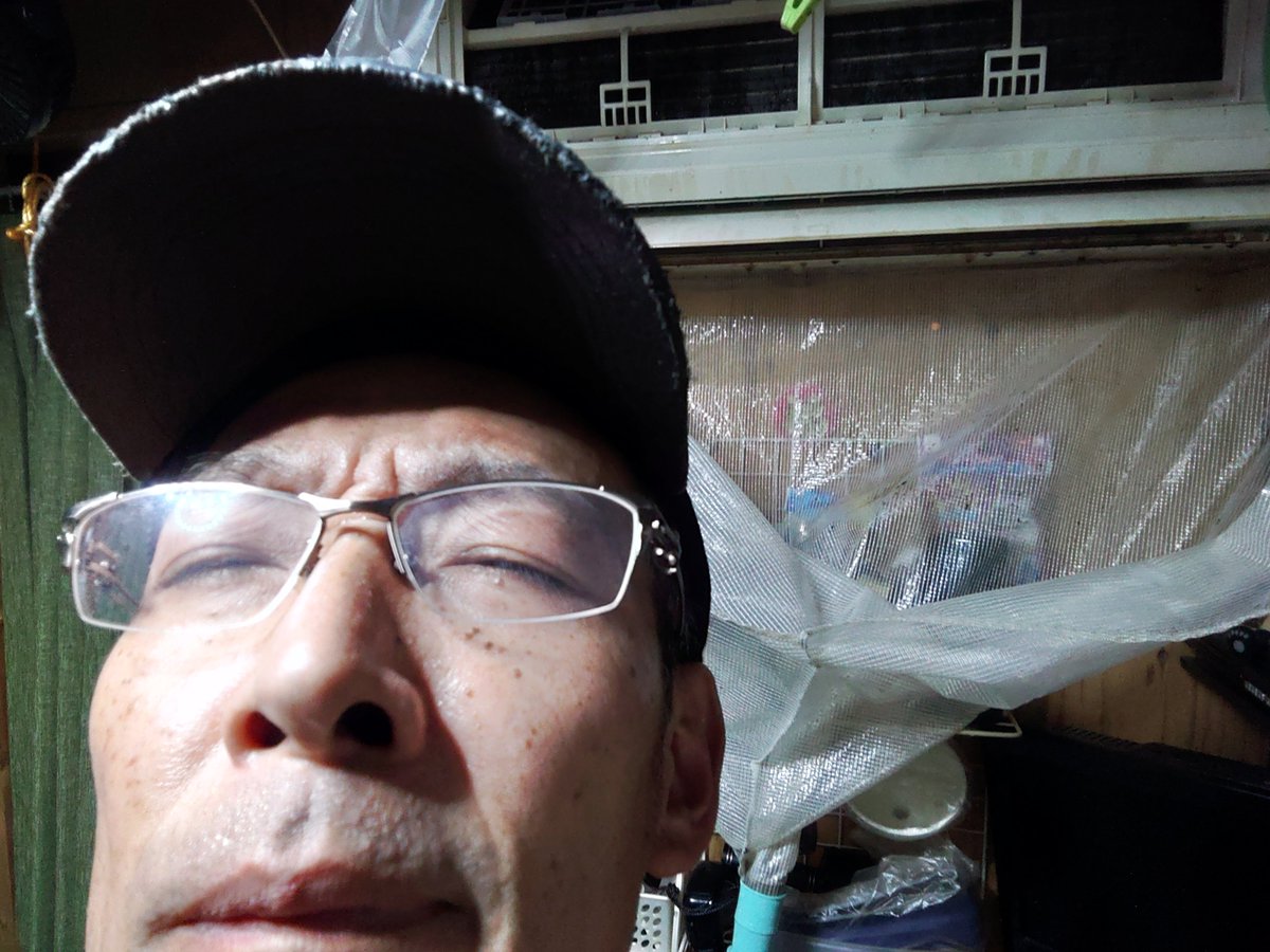 SAW1357's tweet photo. ヤニ・カビ・ホコリ
オマケに油まで溶けてる
よくこんな環境で生活できるもんやね…
顔が見てみたいもんやわ🤔

(はい、僕の事務所でした😅) https://t.co/F09HlfR1vA